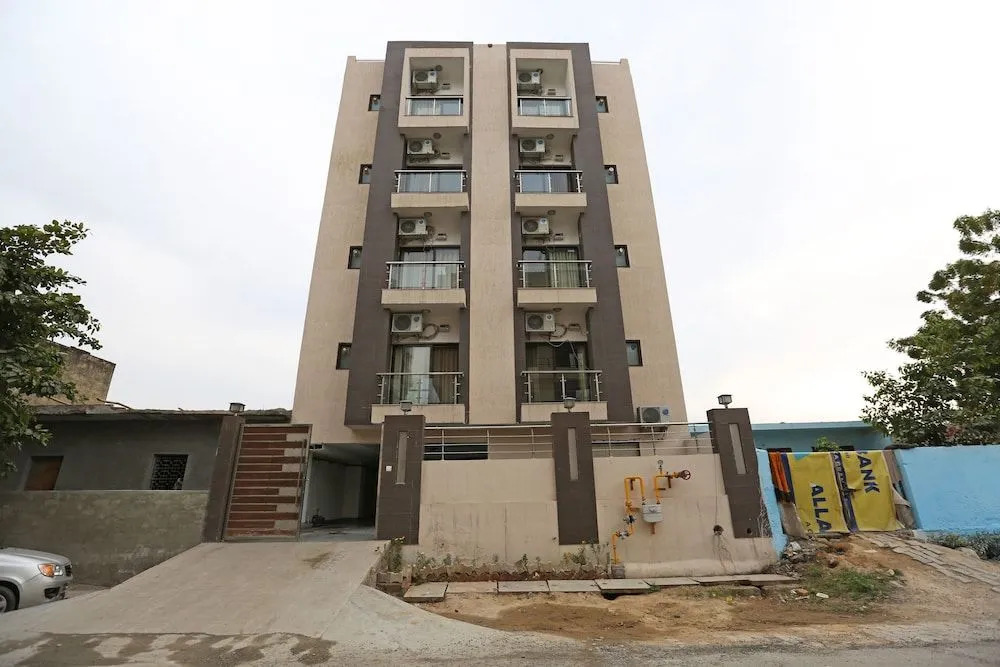 Capital O 8481 Le Tara Residency