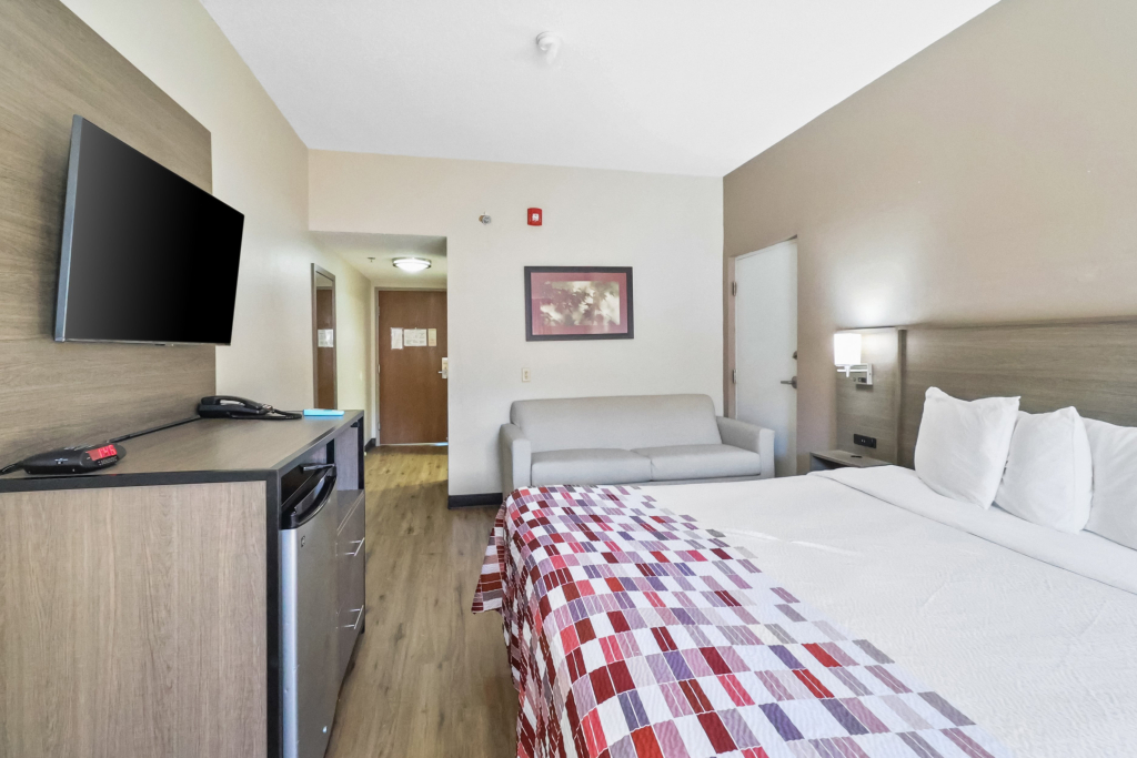 Red Roof Inn & Suites Fayetteville-Fort Bragg