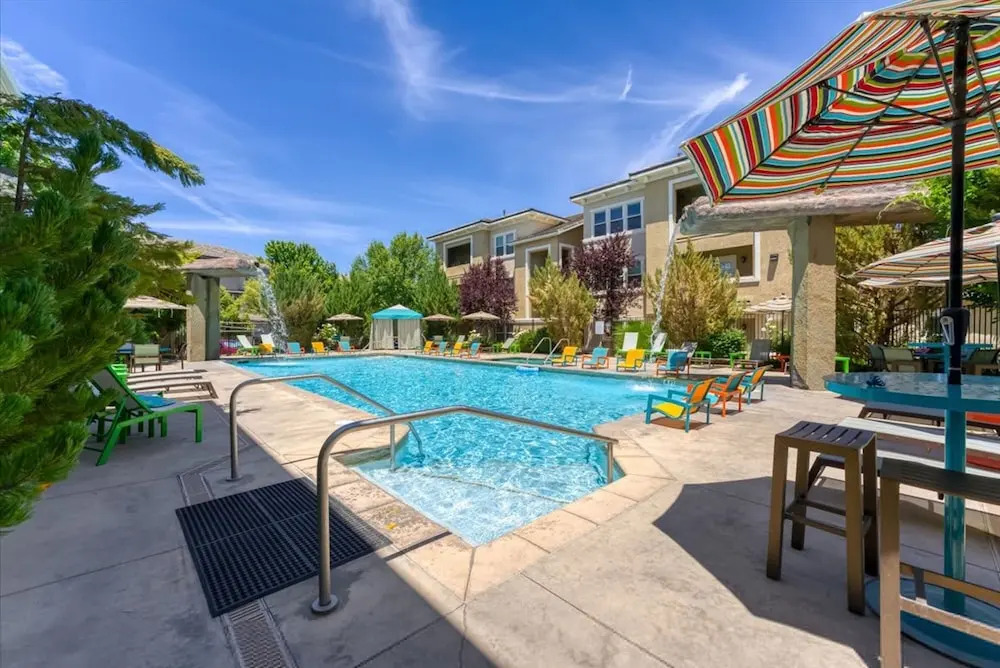 New Luxurious 1BR Apartment Heated Pool Spa Sauna