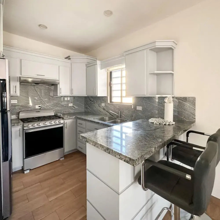 Sleek Downtown Escape With Private Parking