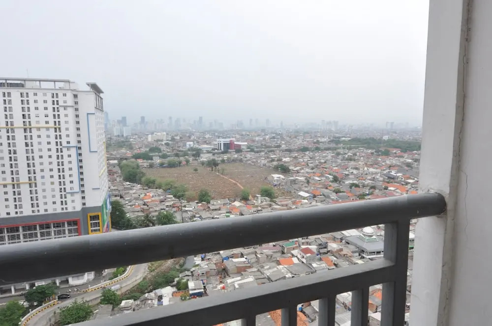 Clean & Comfy Room at Bassura with open view window