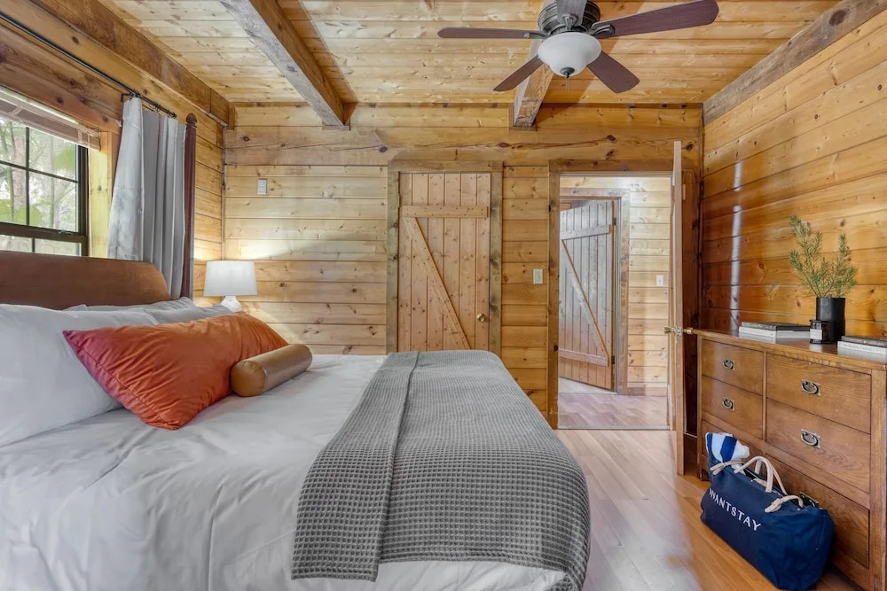 Little Sparrow by Avantstaydowntown Pigeon Forge Cabin