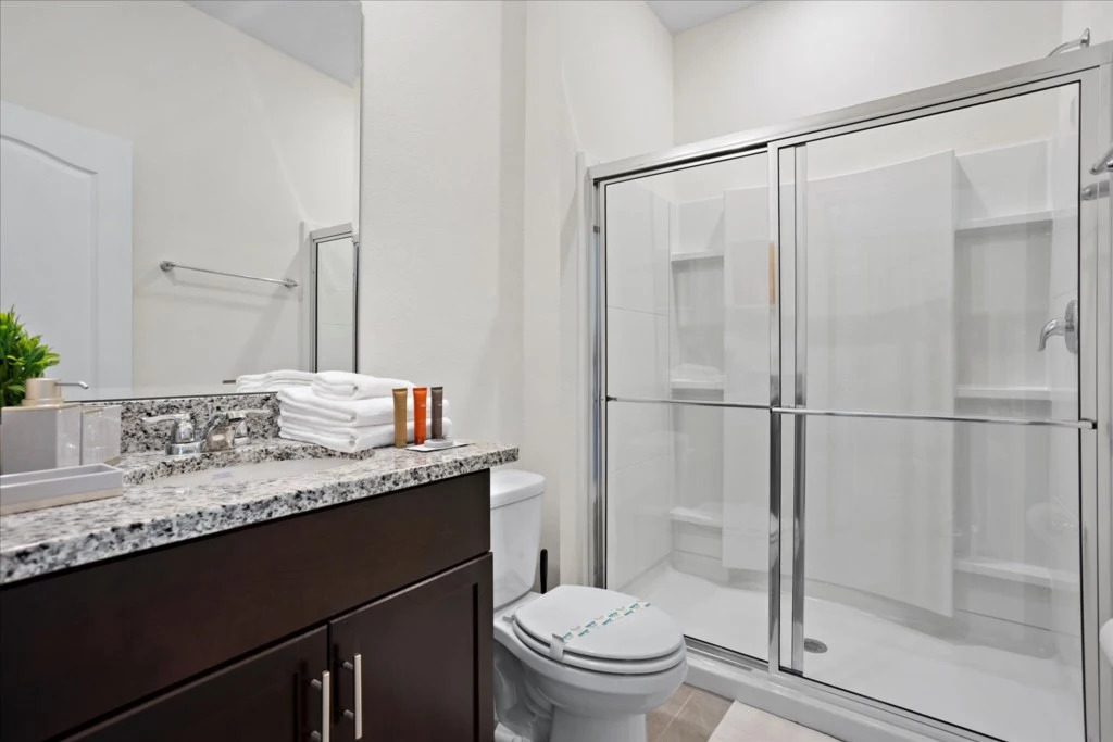 6 Bedrooms 5 Bathrooms Solterra 7623 Ol