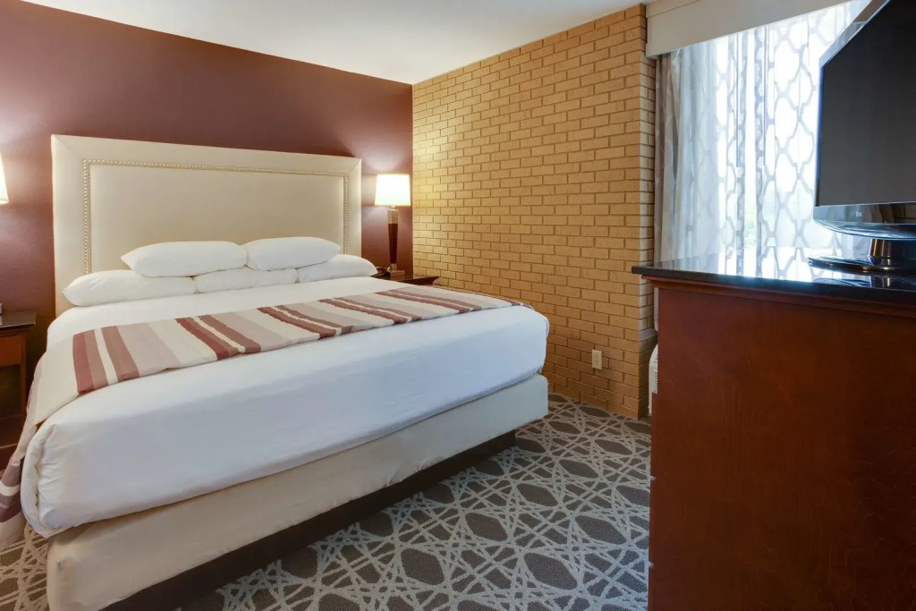 Drury Inn & Suites Louisville East