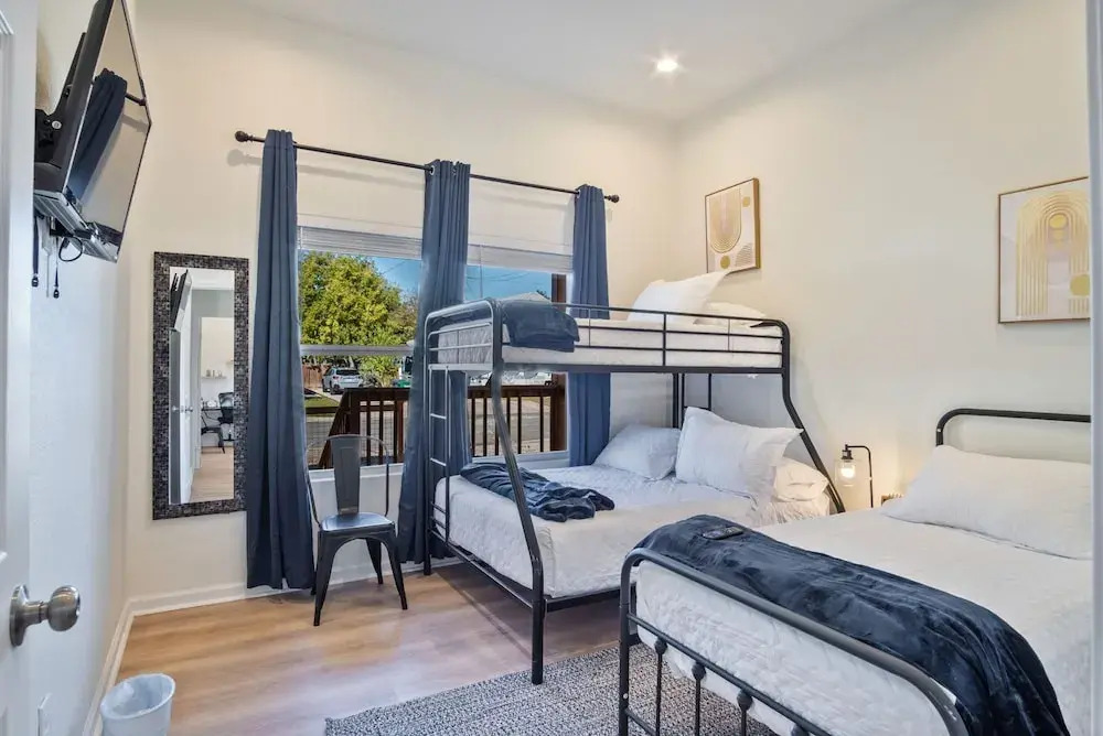 Stylish 3BR 2BA Urban Retreat Near Lively Downtown