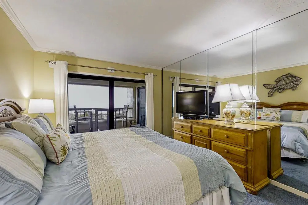 Oceanfront Condo With Pool & Tennis - Balcony, AC, Wifi & Washer/dryer
