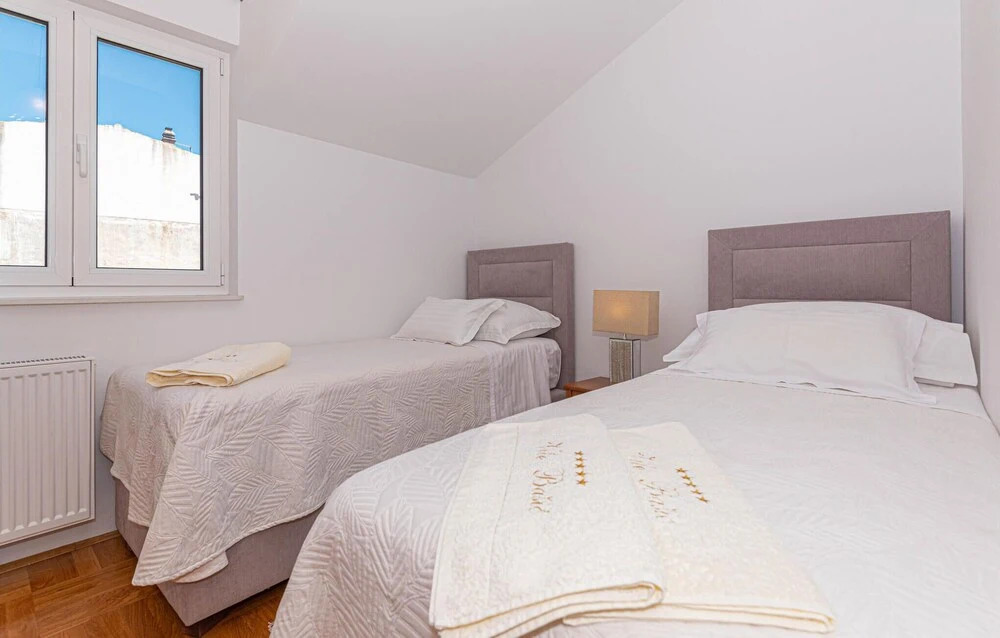 Nice Home in Pirovac With Wifi and 4 Bedrooms