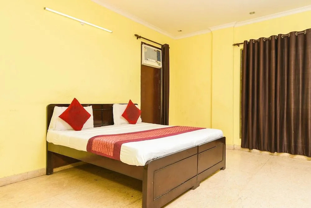 OYO 8534 Paradise Inn DEL728