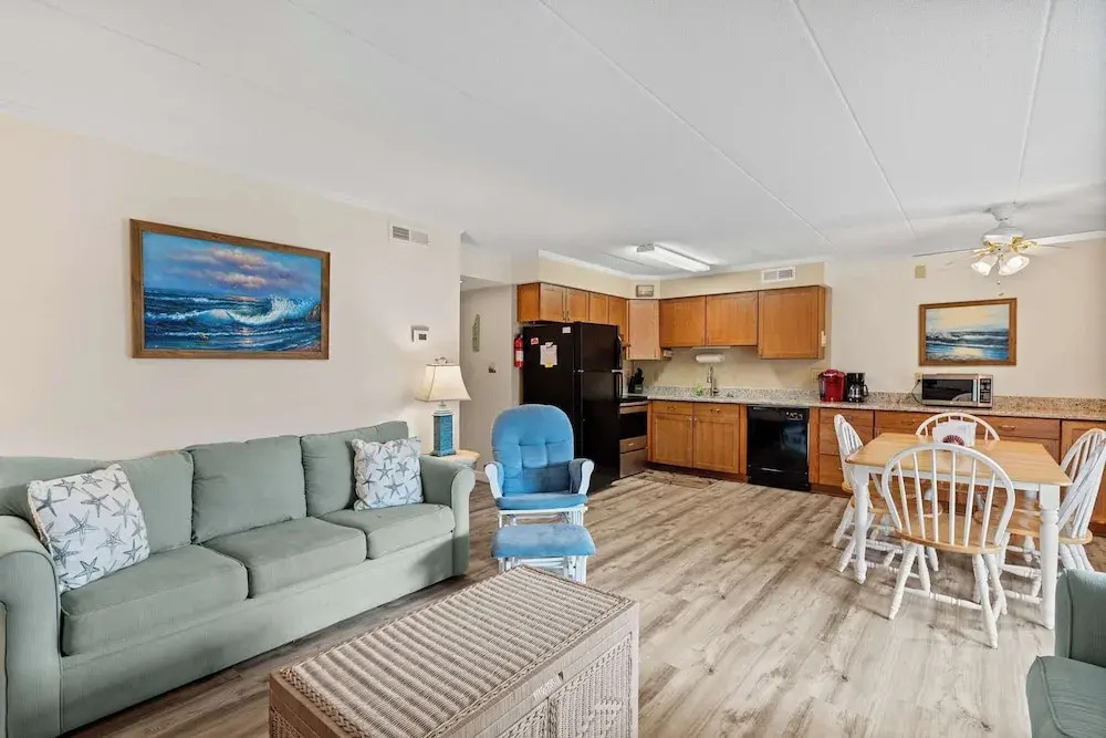 Salty Sands 4 208 2BR Ocean-block Condo, Balcony, Beach Gear & Parking