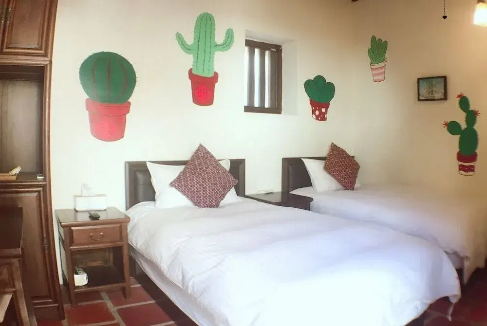 Longmen Inn Bed and Breakfast