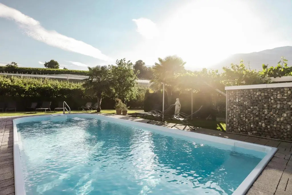 Lingers Suites & Residence
