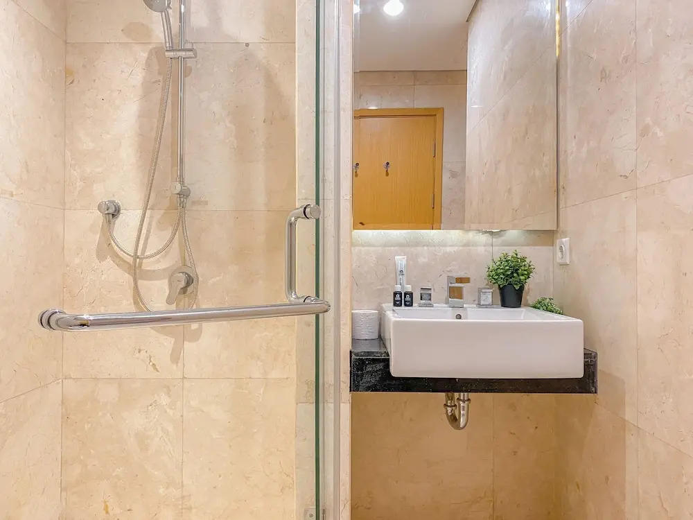 Fully Furnished And Elegant 2Br At Apartment Capitol Suites