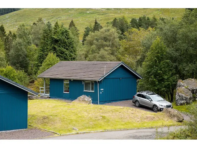 2 bedroom lodge with stunning loch mountain views