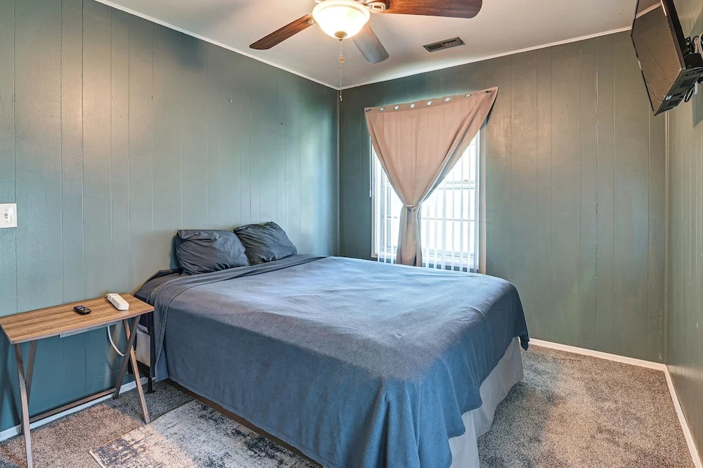 2 Mi to Myrtle Beach Boardwalk: Home w/ Yard