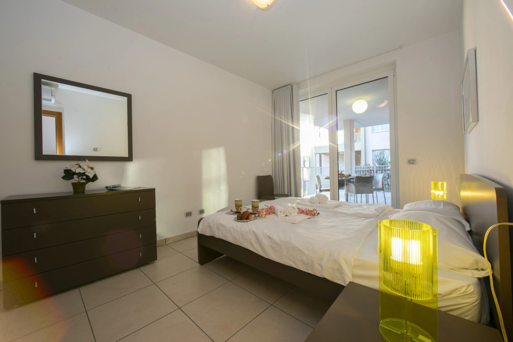 Vista di Maccagno Fantastico: View, Pool & Balcony - Happy Rentals