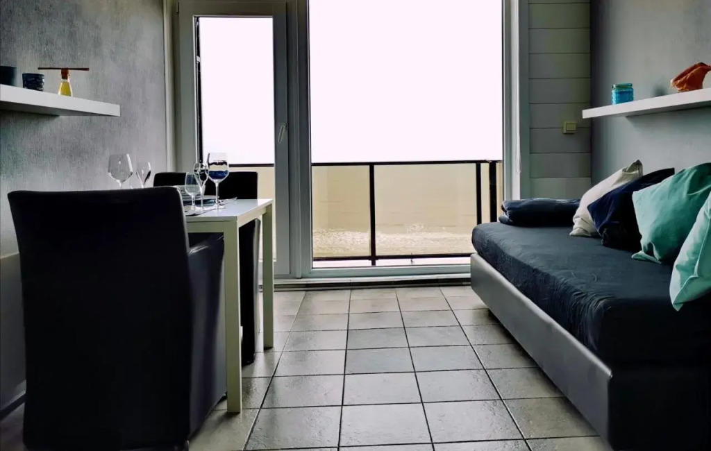 Renovated studio direct Seaview