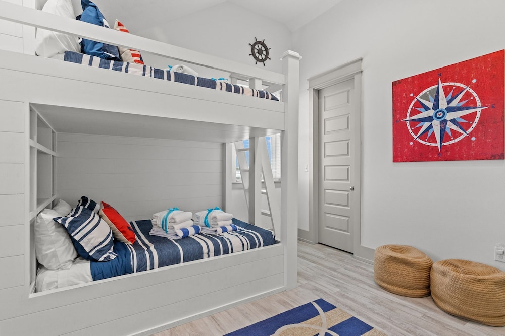Keep Calm & Pool On at Peaceful Easy Feeling! Sleeps 20!