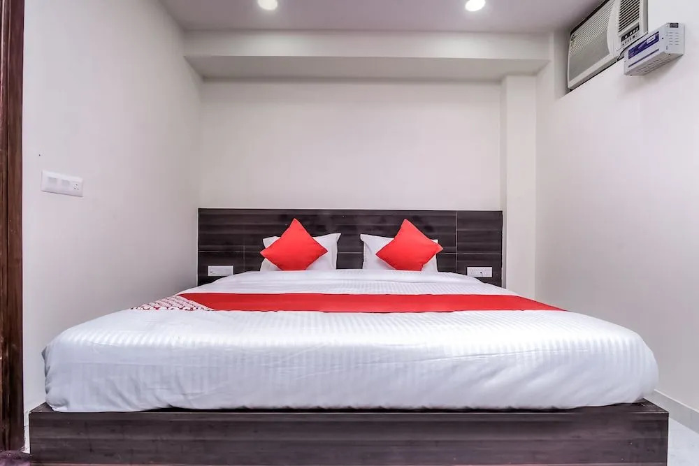 OYO 24236 Q Hotel