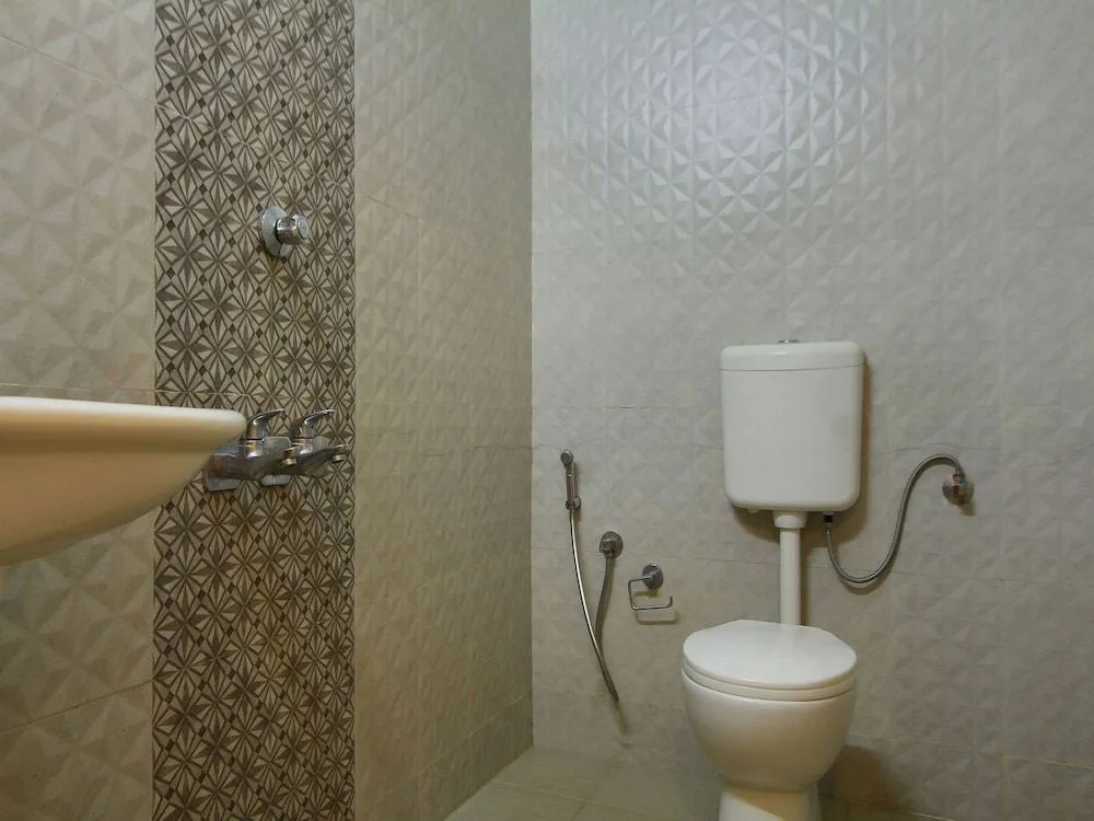 OYO 14163 Comforts Inn