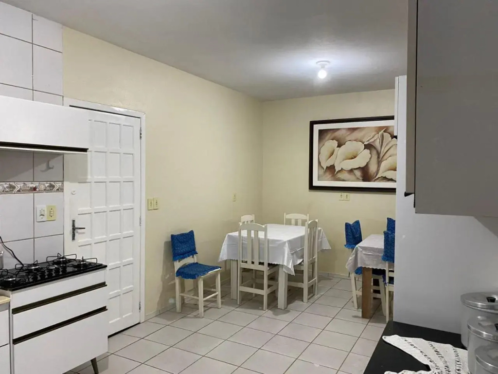 CASA com 3 QUARTOS 1000M DA PRAIA