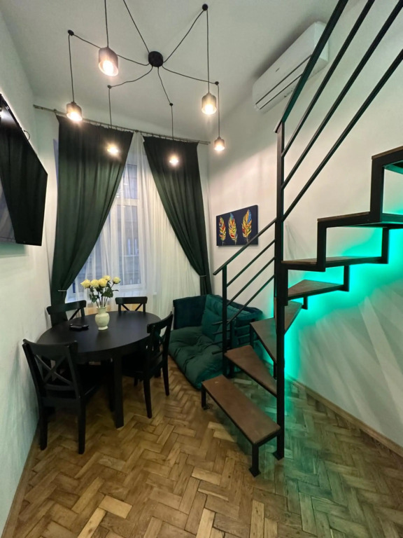Metropolis apartment on Pekarska 2
