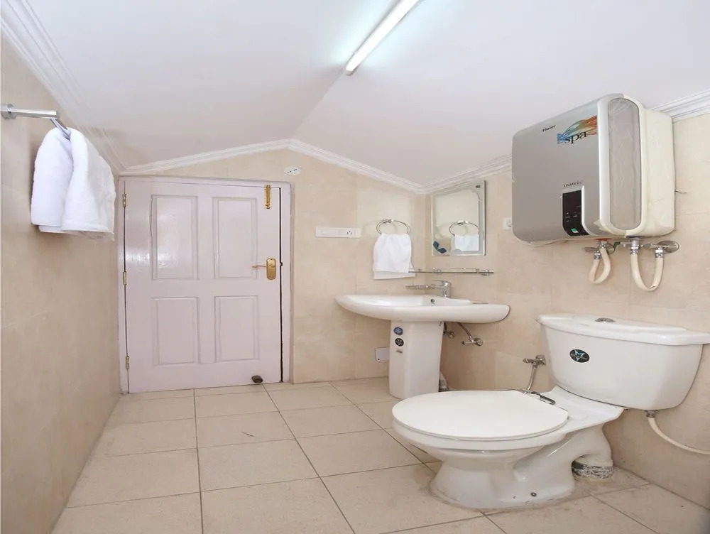 OYO 10869 Home 2BHK Kaithu Shimla