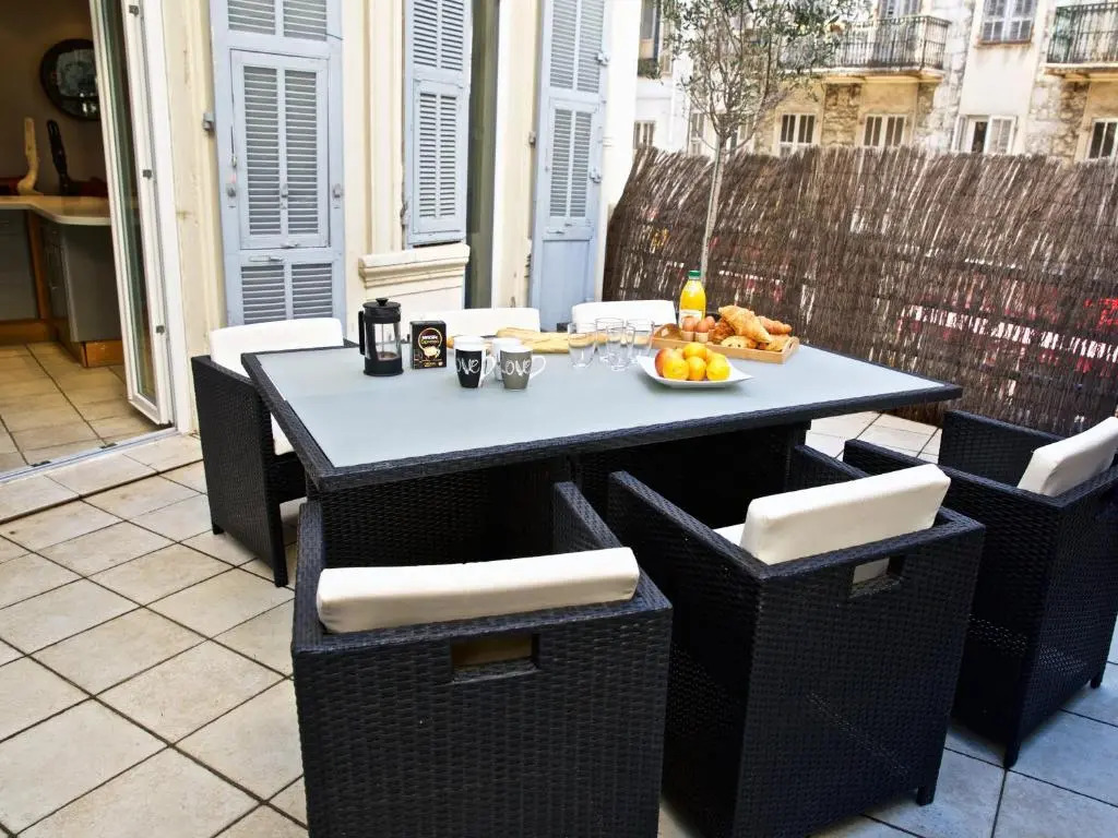 "Le Zen" by EnjoyNice, central spacious apartment with Airco, beach at 10 min