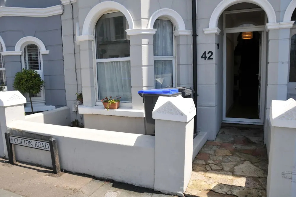 Clifton Road