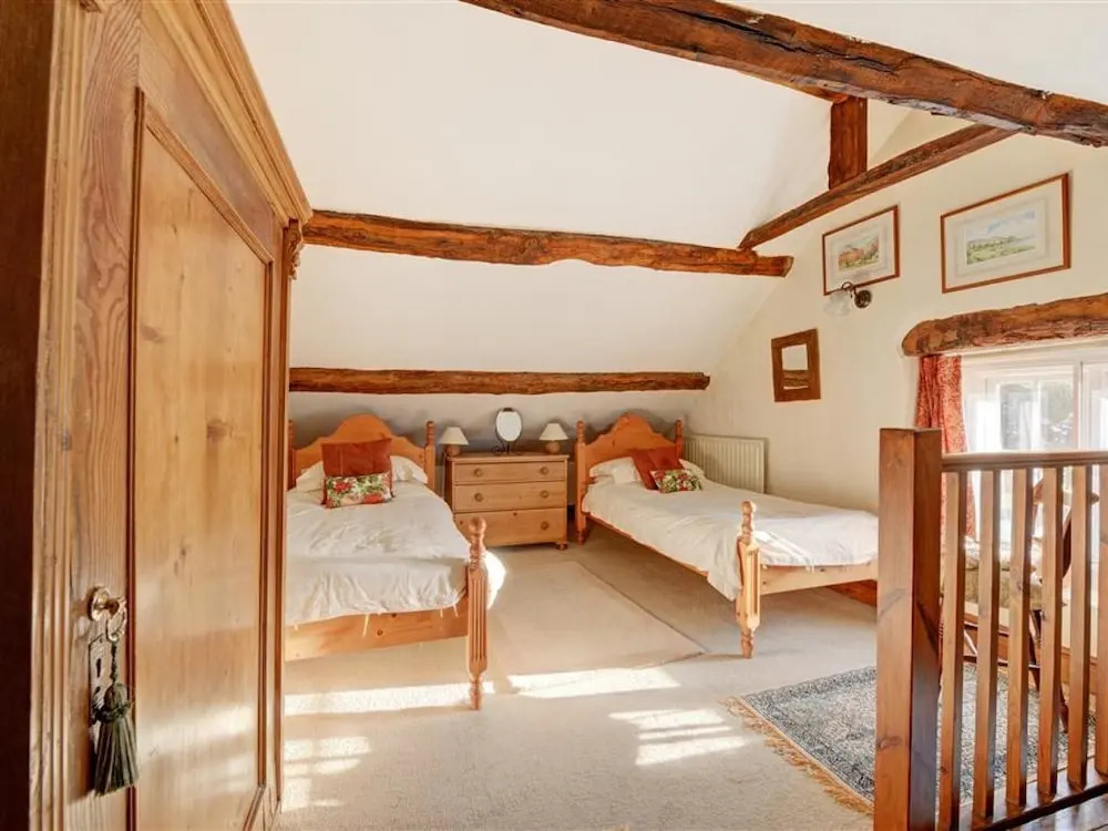 Vintage Holiday Home at Clappersgate District With Fireplace