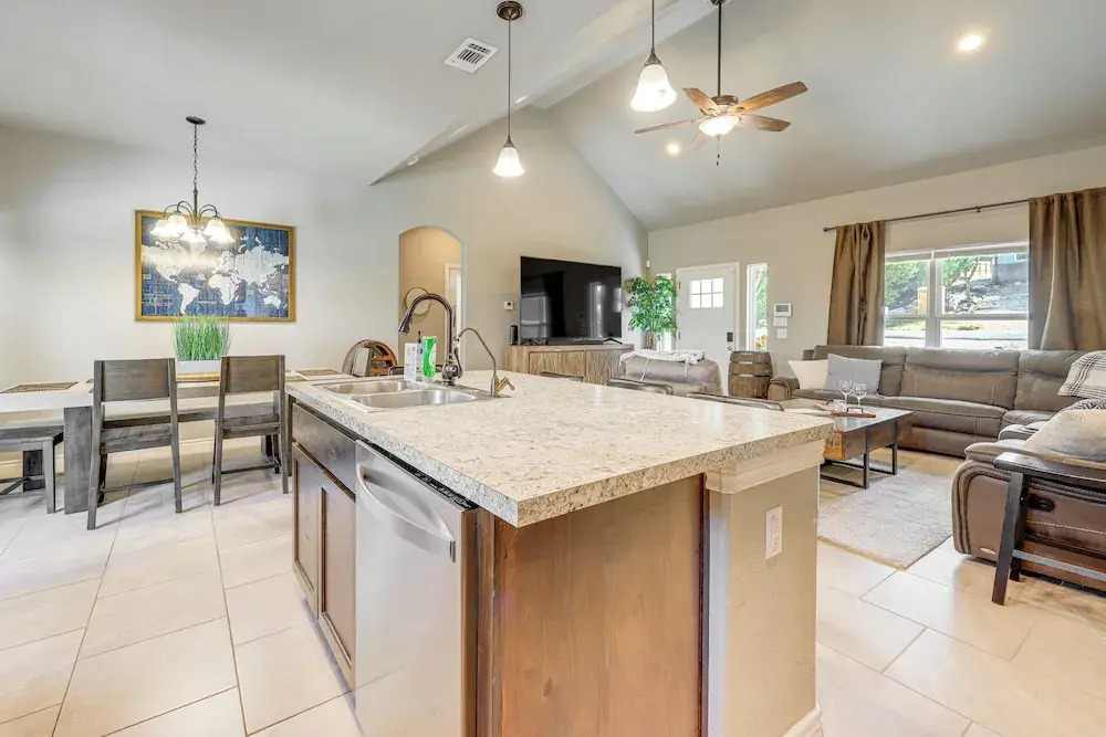Canyon Lake Home w/ Private Pool, Hot Tub & Sauna!