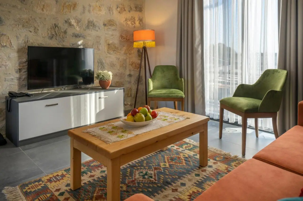 Dadya Bora Hotel