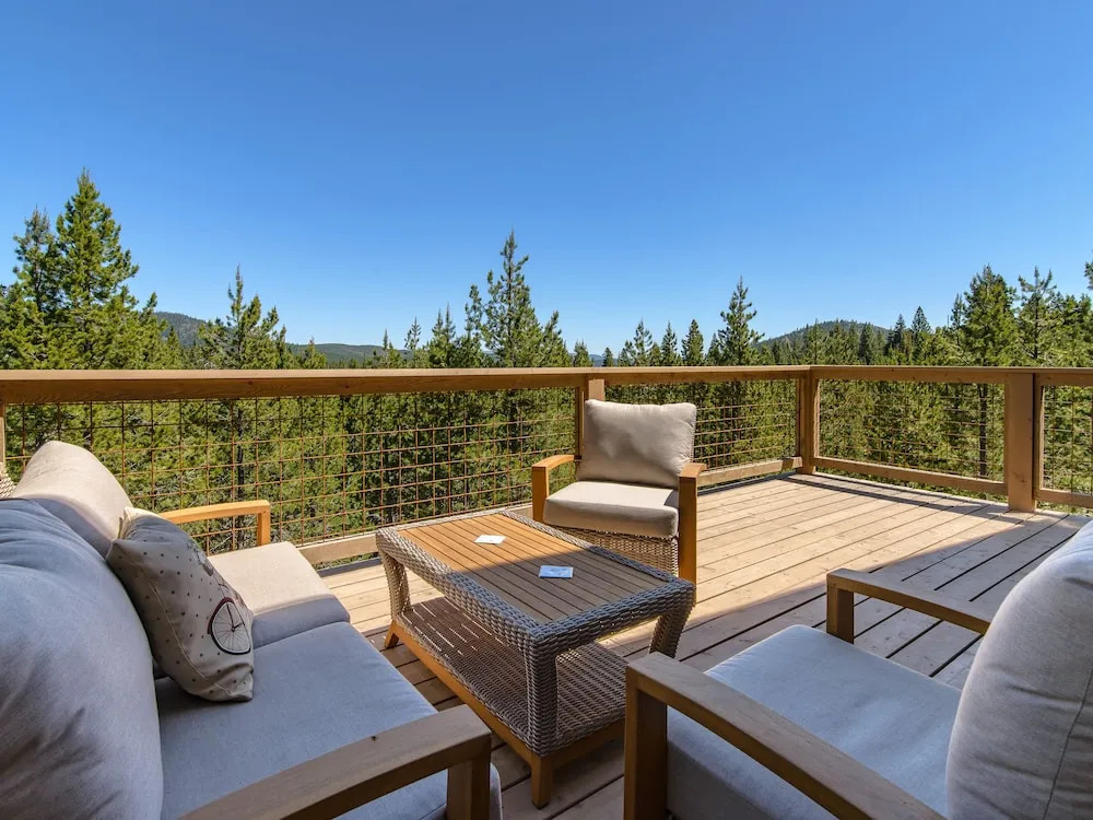 Tahoe Donner Home 4 Bedrooms 2.5 Bathrooms Home