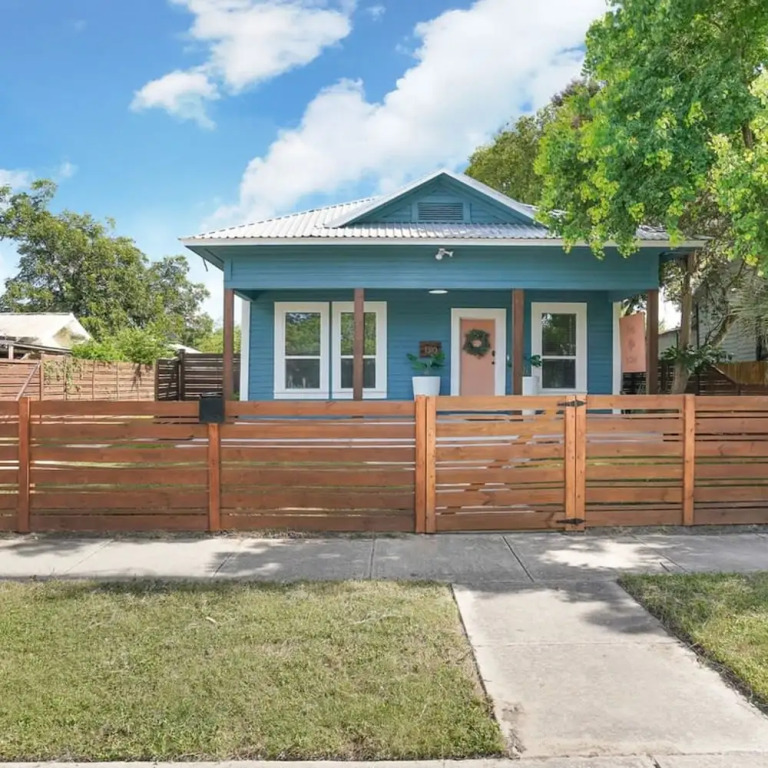 Amazing Fully Fenced Home Only 1 7 mi to Downtown