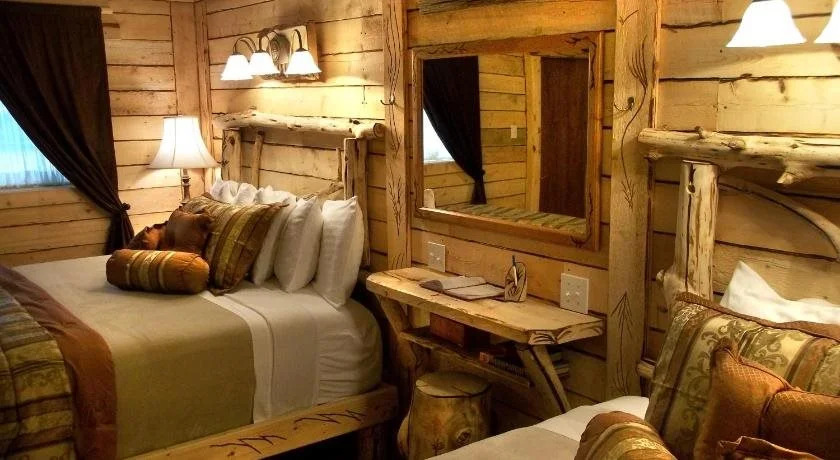 The Cedaredge Lodge