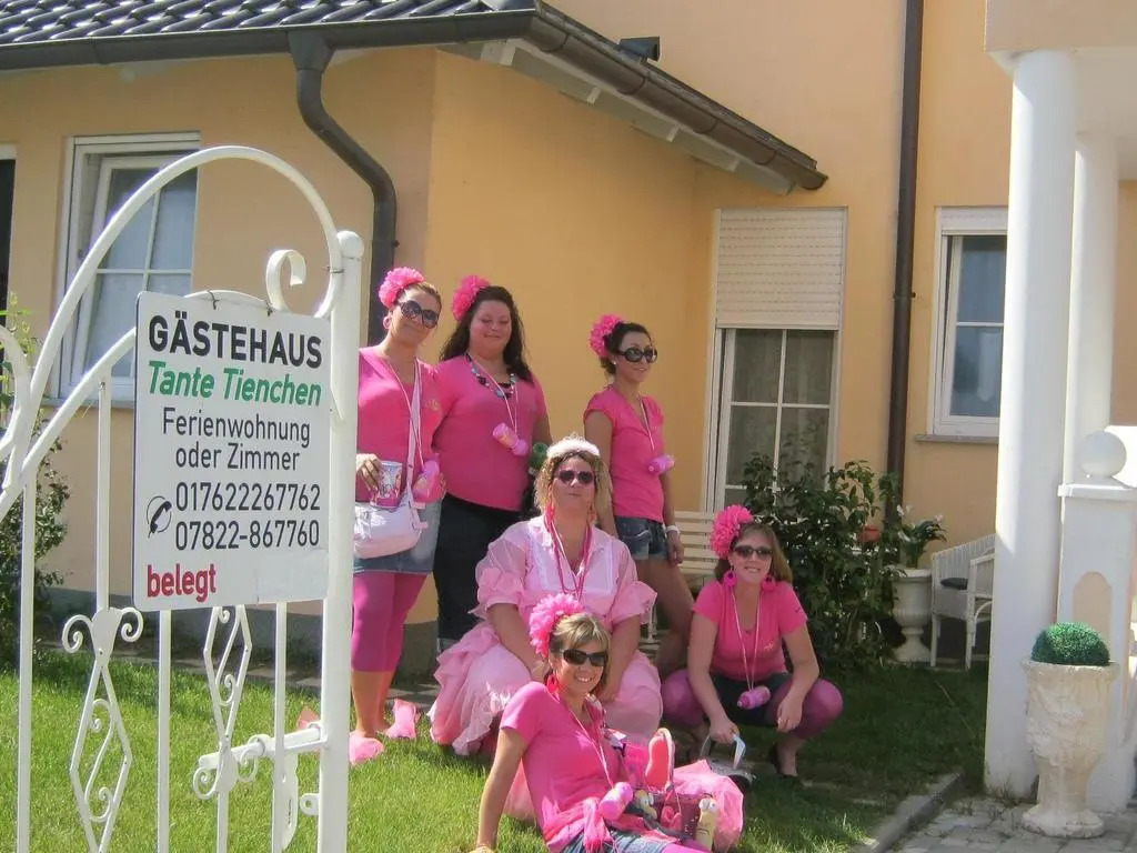Gästehaus Tante Tienchen 7 Minuten zu Fuss zum Europa Park , plus kostenloses Parkplatzticket Rulantica ,alle unsere Suiten haben einen Balkon