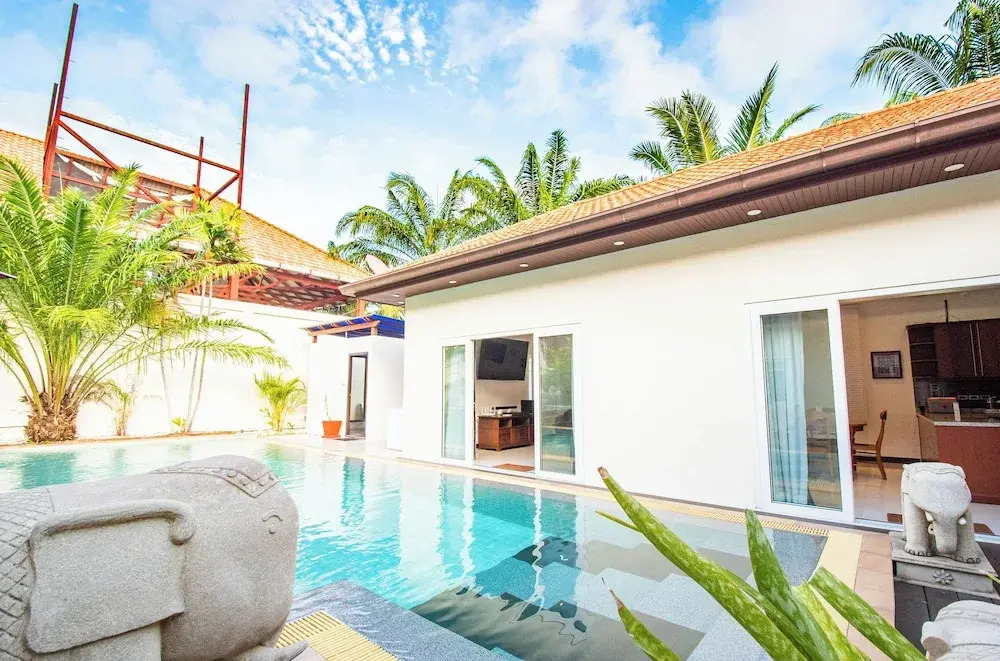 Seaside Villa 3 Pools, 2 mins walk to beach