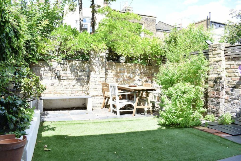 4 Bedroom House With Large Garden