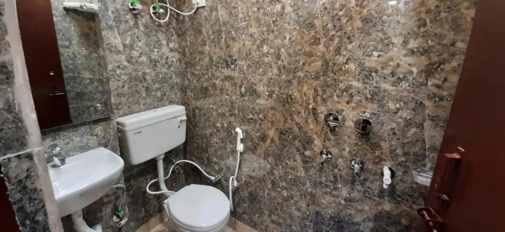 Aggarwal hotels & guest houses lajpat nagar luxury stay in independent flats with attached kitchen washroom and balcony cal 92121 ,74700