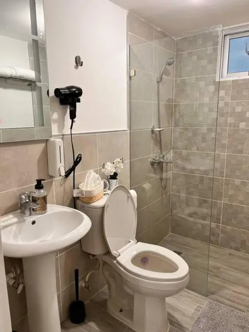 Lovely 3 Bedroom Condo Near Downtown And Foodies