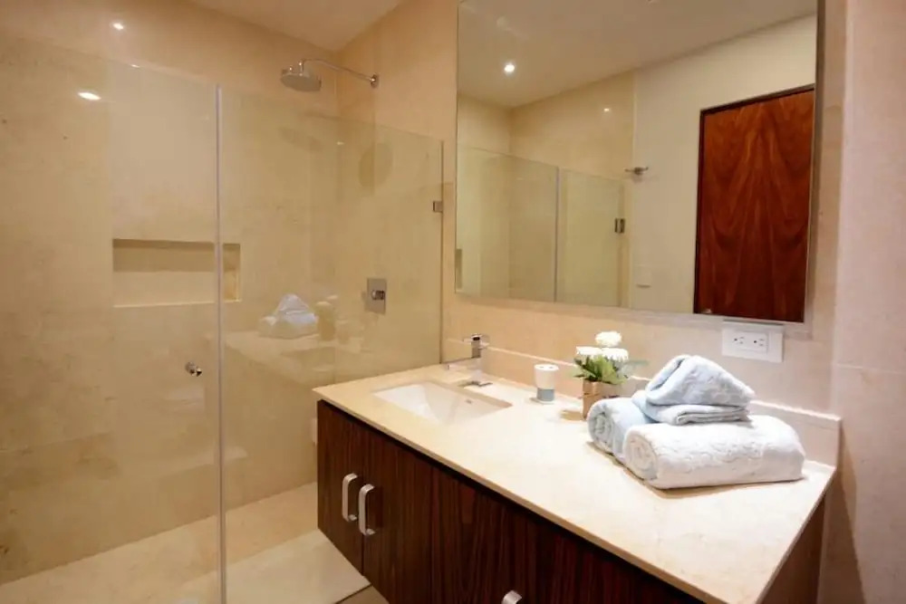 Luxurious & Central Condo In Playa Steps From The Beach