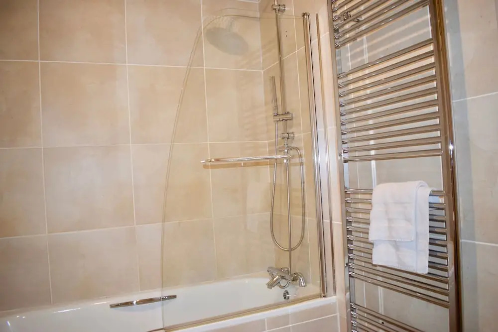 Contemporary 2 Bedroom Apartment Near Ifsc