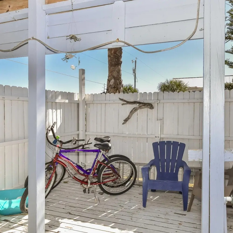 The Artist Beach House Beachfront 6298s