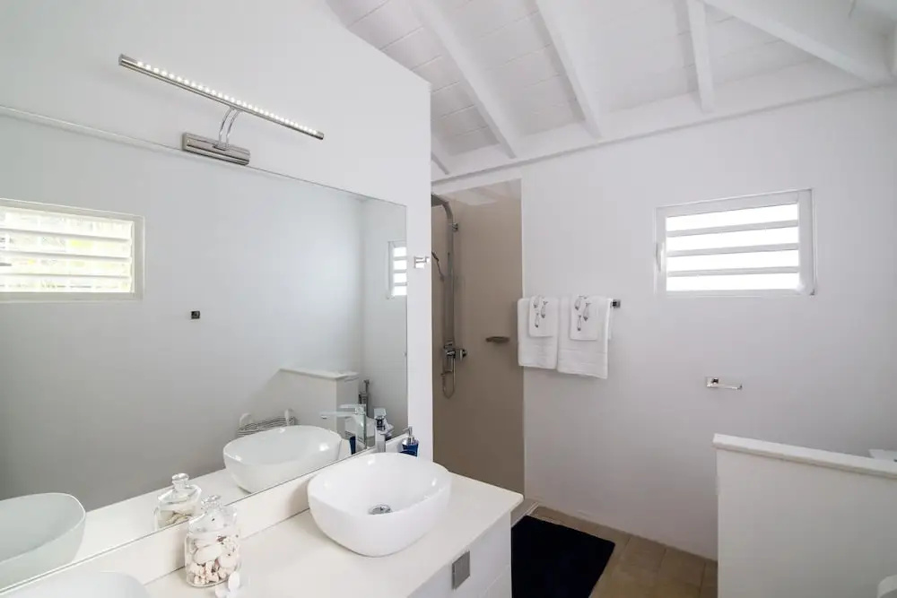 Modern Private Villa, Swimming Pool, AC, Free Wifi, Near Orient Beach, Ideal for Couples/ Families!