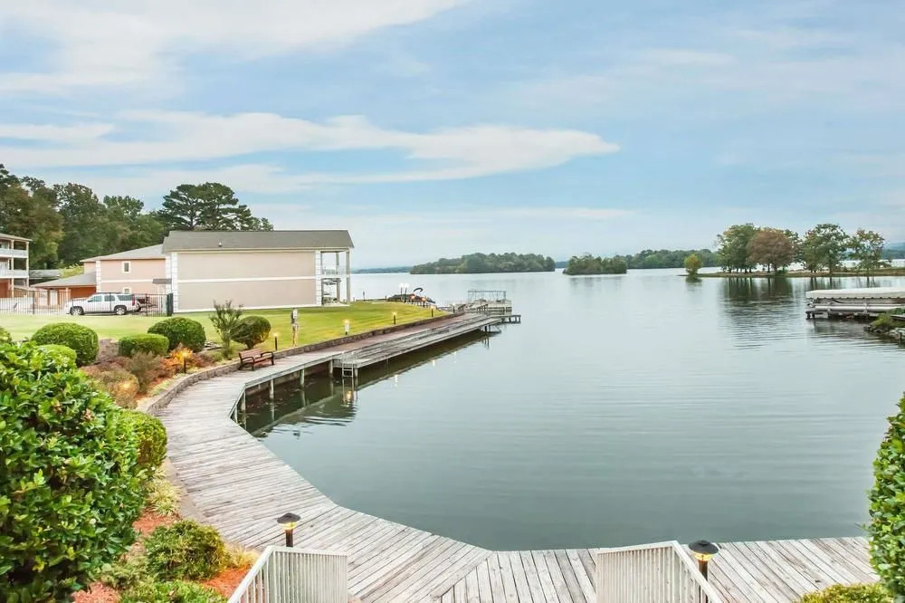 Baymont on the lake by Wyndham Hot Springs