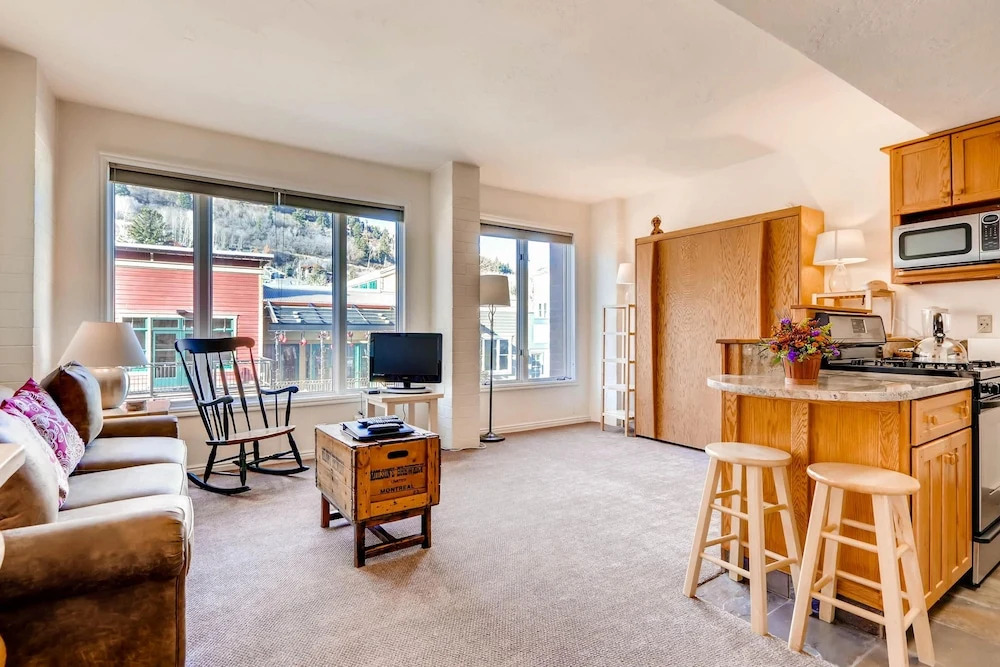 GALLERIA 307-Studio home