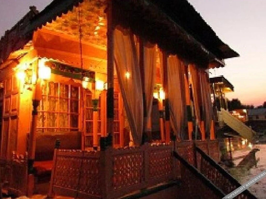 Royal Group Of Houseboats