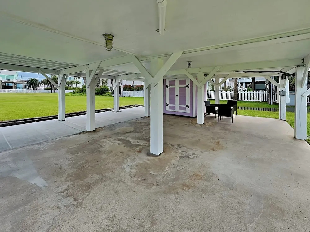 Beachside Tiki Hut by Ryson Vacation Rentals