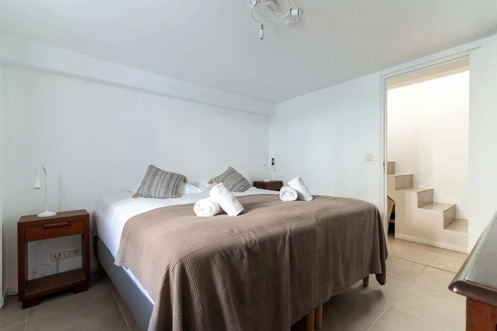 Superb 2BR Central Apt With Private Patio