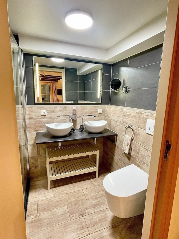 A&A Patio Suite