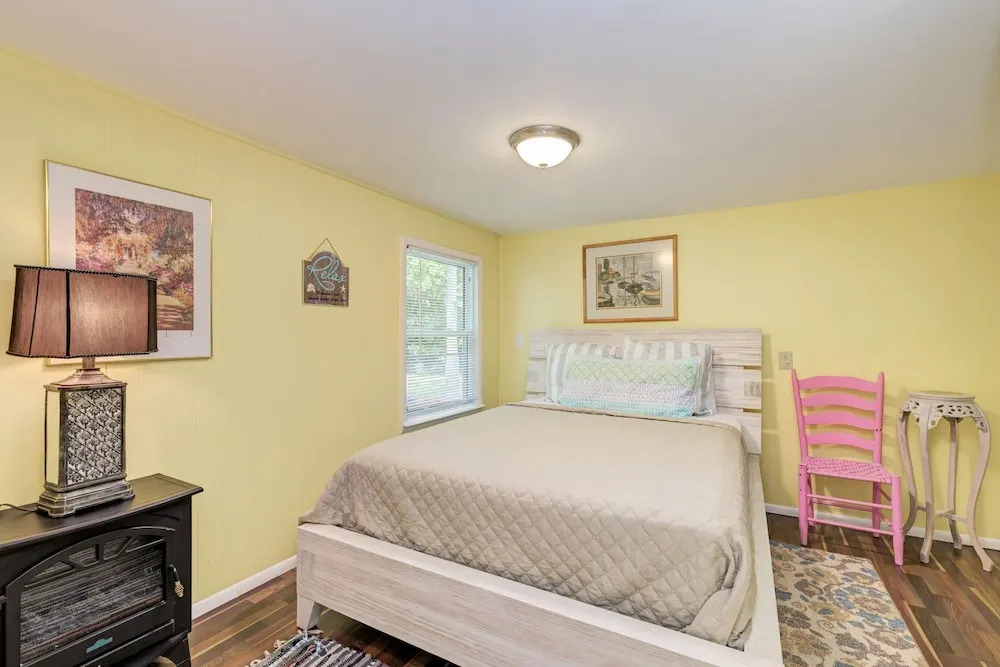 Cottage Haven-One Minute Walk To The Beach-Private Yards-Keyless Locks